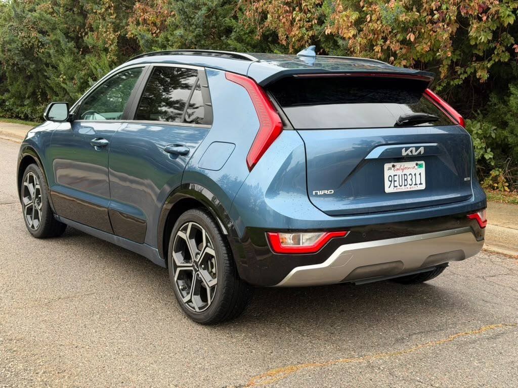 Used 2023 Kia Niro EX Touring FWD image 3