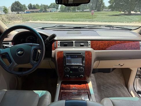 Used 2014 Chevrolet Tahoe LTZ RWD image 19