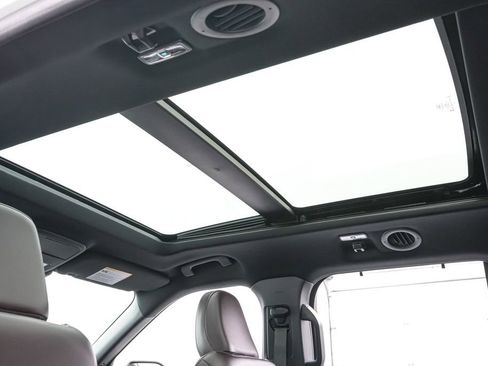 Certified 2025 Ford Explorer Platinum w/ Ultimate Package AWD/4WD image 21