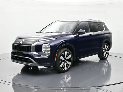 Used 2025 Mitsubishi Outlander SEL image 1