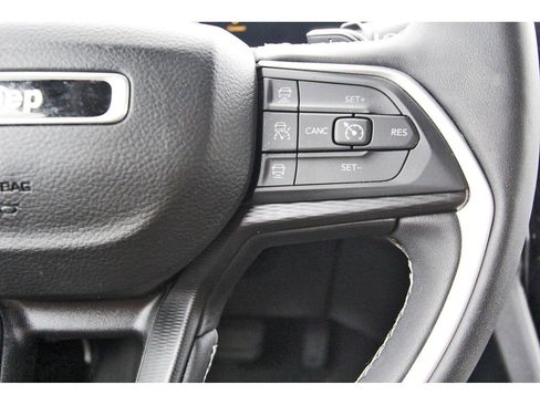 Used 2024 Jeep Grand Cherokee L Laredo image 14