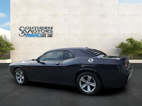 Used 2019 Dodge Challenger SXT RWD image 3