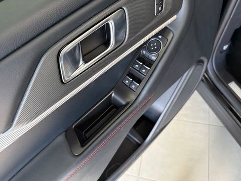 Used 2025 Ford Explorer ST-Line w/ ST-Line Street Pack image 13