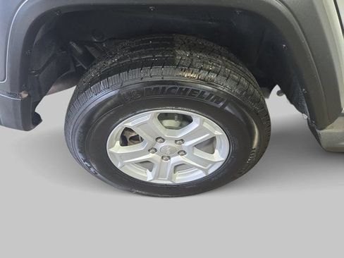 Used 2022 Jeep Wrangler Unlimited Sport AWD/4WD image 31