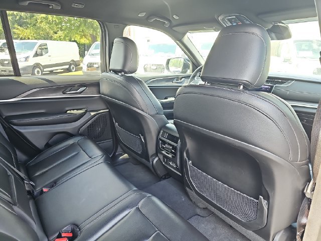 Used 2025 Jeep Grand Cherokee Limited AWD/4WD image 11