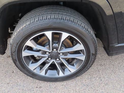 Used 2023 Jeep Grand Cherokee L Overland w/ Advanced Protech Group III image 15