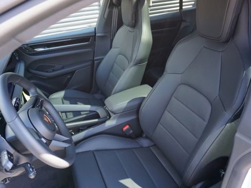 New 2026 Porsche Macan 4 Electric AWD/4WD image 16