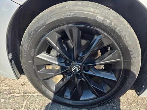 Used 2014 Lexus ES 300h w/ Luxury Package w/Bamboo Trim FWD image 10