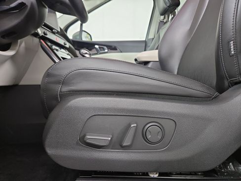 Used 2024 Kia Carnival EX image 33