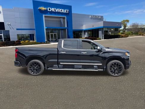 Used 2024 Chevrolet Silverado 1500 High Country w/ Technology Package AWD/4WD image 28