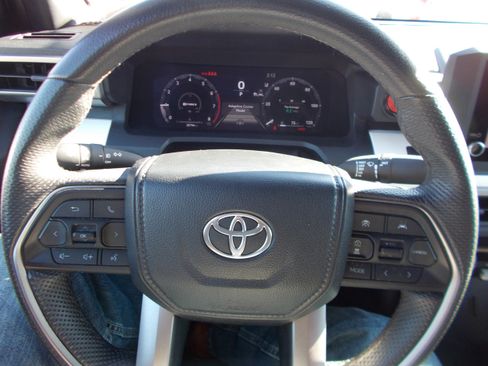 Used 2024 Toyota Tacoma TRD Off-Road image 12