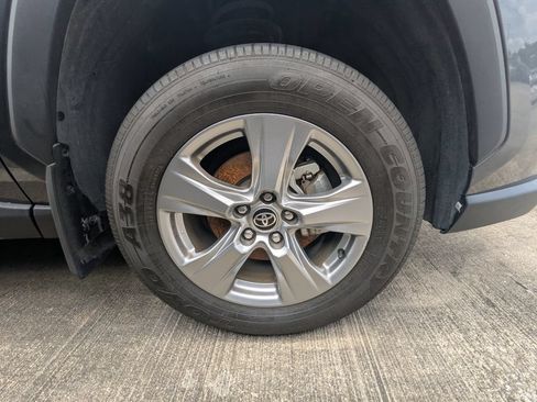 Used 2025 Toyota RAV4 XLE FWD image 19