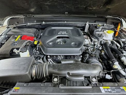 Used 2022 Jeep Wrangler Unlimited Rubicon 4xe AWD/4WD image 28