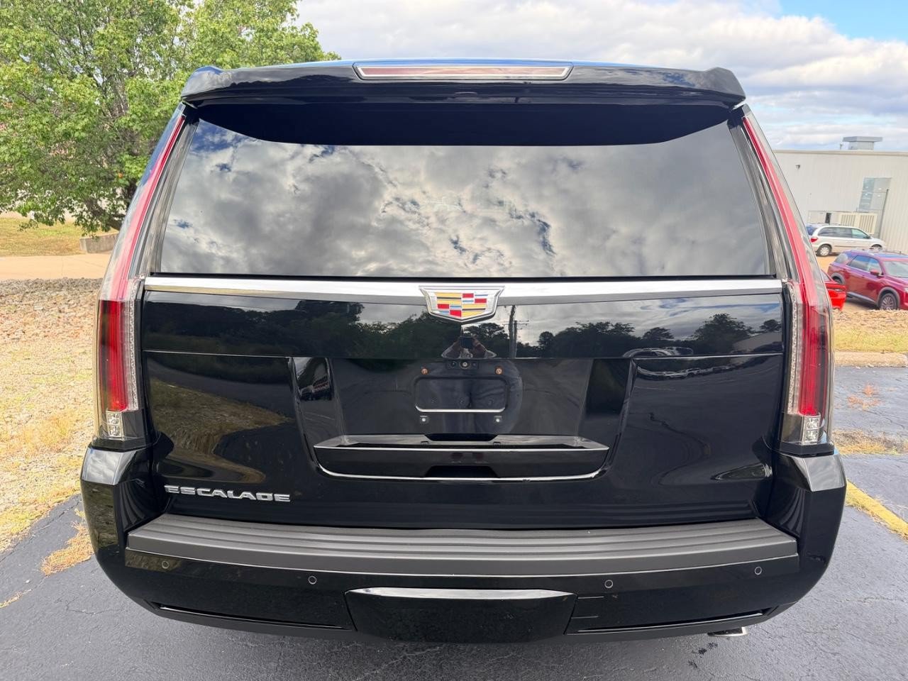 Used 2018 Cadillac Escalade Platinum AWD/4WD image 4