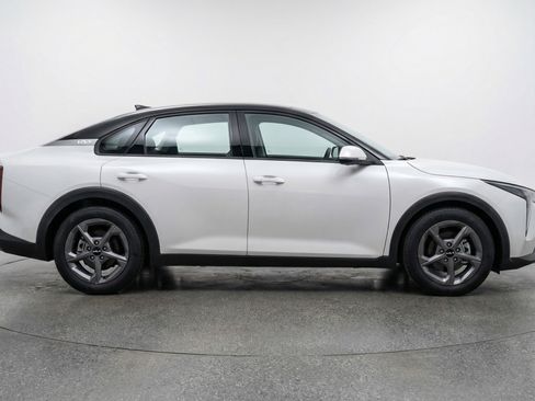Used 2025 Kia K4 LXS image 11