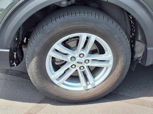 Used 2024 Ford Explorer XLT w/ Equipment Group 202A AWD/4WD image 26