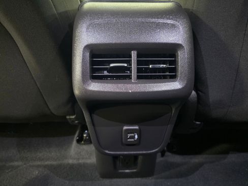 Used 2024 Chevrolet Equinox LT FWD image 16