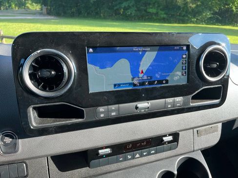 Used 2022 Mercedes-Benz Sprinter 4500 image 14