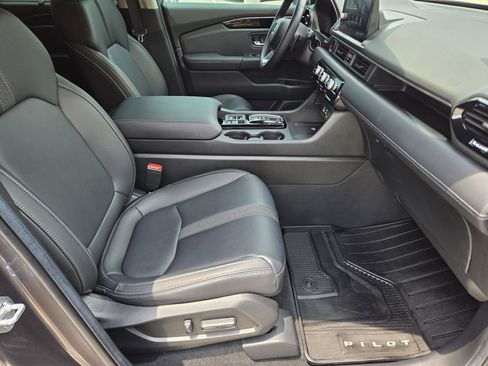 Certified 2025 Honda Pilot EX-L image 16