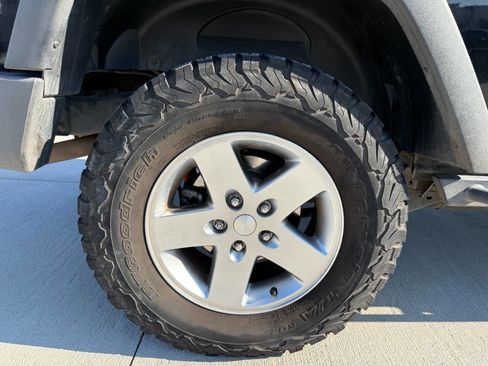 Used 2010 Jeep Wrangler Rubicon w/ PWR Convenience Group image 18