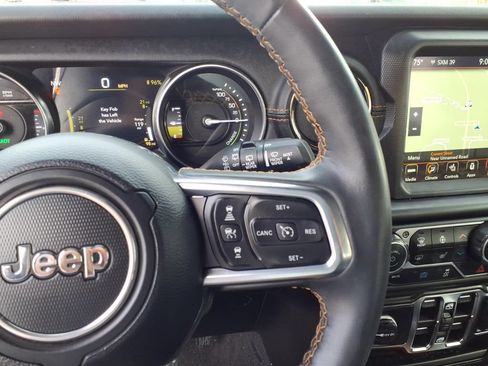 Used 2023 Jeep Wrangler Unlimited Sahara AWD/4WD image 16