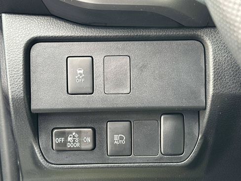 Used 2023 Toyota Tacoma SR5 w/ SR5 Appearance Package RWD image 17
