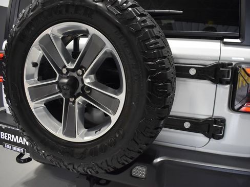 Used 2020 Jeep Wrangler Unlimited Sahara AWD/4WD image 12