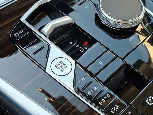 Certified 2024 BMW X7 xDrive40i w/ Premium Package image 17