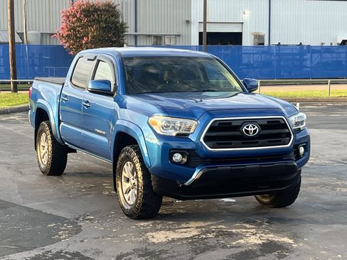 Used 2017 Toyota Tacoma SR5 w/ Tow Package RWD image 3