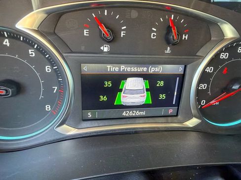 Used 2023 Chevrolet Traverse LT FWD image 15