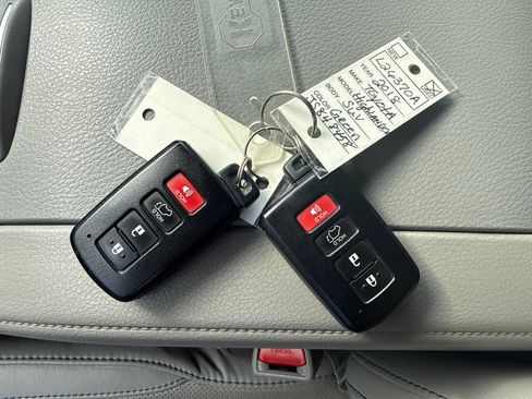 Used 2018 Toyota Highlander Limited AWD/4WD image 27