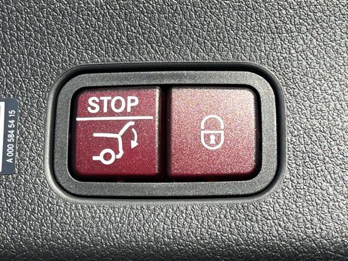 Used 2026 Mercedes-Benz GLC 300 4MATIC image 11