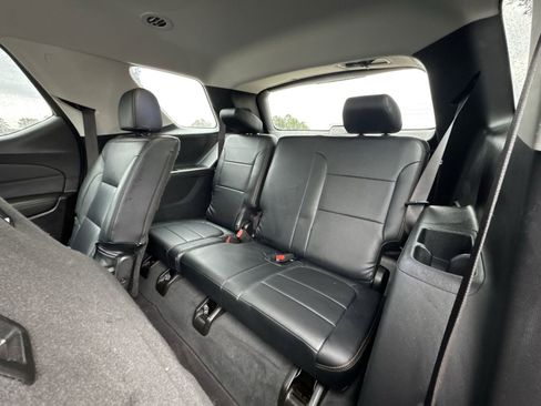 Used 2021 Chevrolet Traverse LS image 31