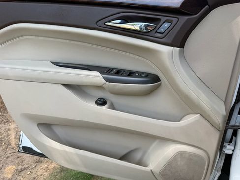 Used 2012 Cadillac SRX Luxury image 25