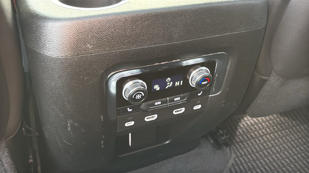 Used 2023 GMC Yukon Denali Ultimate AWD/4WD image 13
