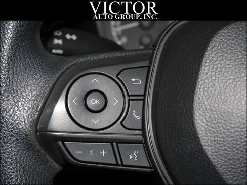 Used 2020 Toyota Corolla LE FWD image 19