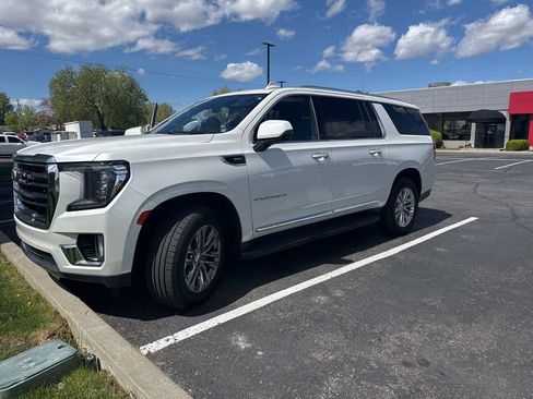 Used 2021 GMC Yukon XL SLT w/ SLT Premium Package image 1