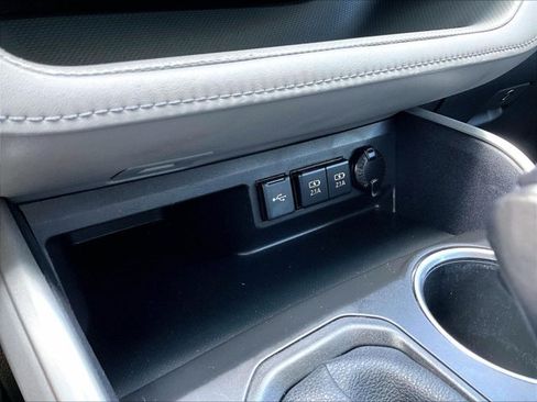 Used 2020 Toyota Highlander XLE FWD image 23