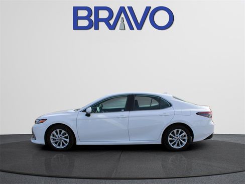 Used 2022 Toyota Camry LE image 8