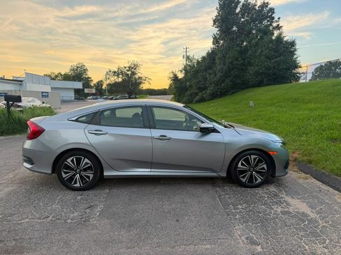 Used 2018 Honda Civic EX-T image 4