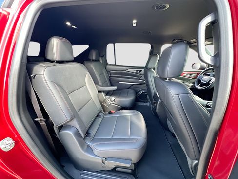 Used 2024 Chevrolet Traverse Z71 w/ Enhanced Driving Package image 28