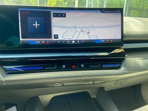 Used 2024 BMW 530i xDrive w/ Convenience Package AWD/4WD image 15