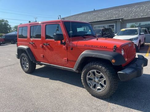 Used 2015 Jeep Wrangler Unlimited Rubicon w/ Connectivity Group AWD/4WD image 1