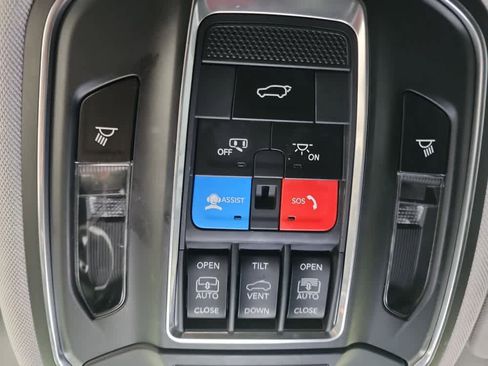 Used 2021 Jeep Grand Cherokee L Limited image 31