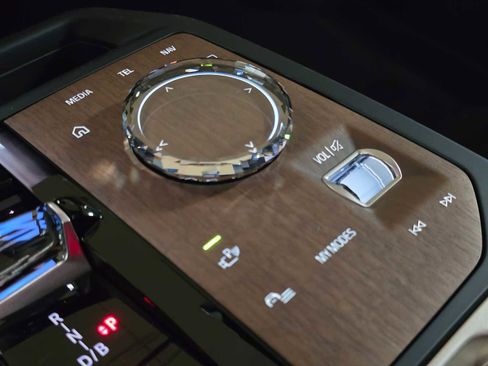 New 2026 BMW iX xDrive45 w/ Executive Package image 32