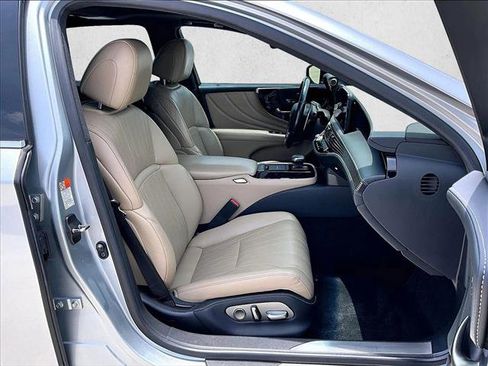 Used 2022 Lexus LS 500 w/ Interior Upgrade Package RWD image 9