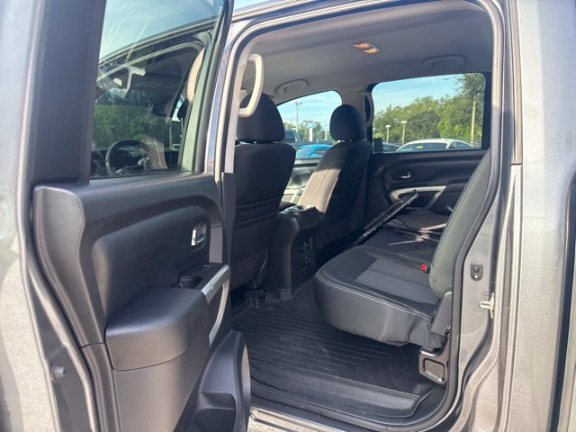 Used 2018 Nissan Titan SV w/ SV Convenience Package RWD image 14