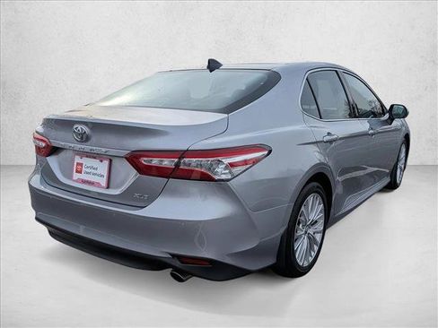 Used 2020 Toyota Camry XLE image 5