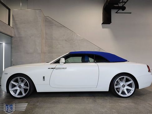 Used 2020 Rolls-Royce Dawn image 2