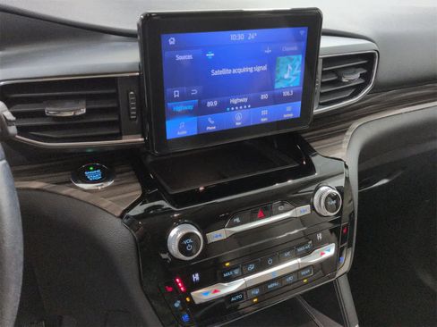 Used 2021 Ford Explorer Limited w/ Equipment Group 301A image 27